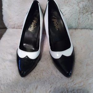 Black & White Pleaser